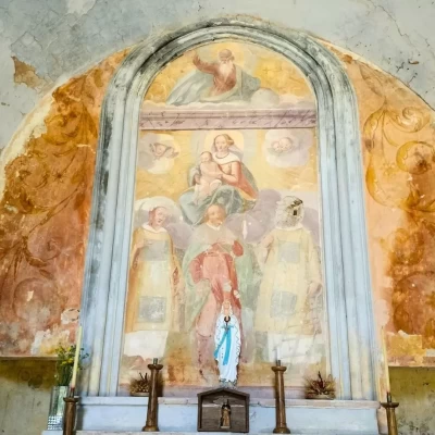 abside-semicircolare interno-navata-chiesa