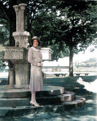 il Monumento fiorentino venne edificato per la Commemorazione regina Vittoria dalla Comunità britannica a Firenze