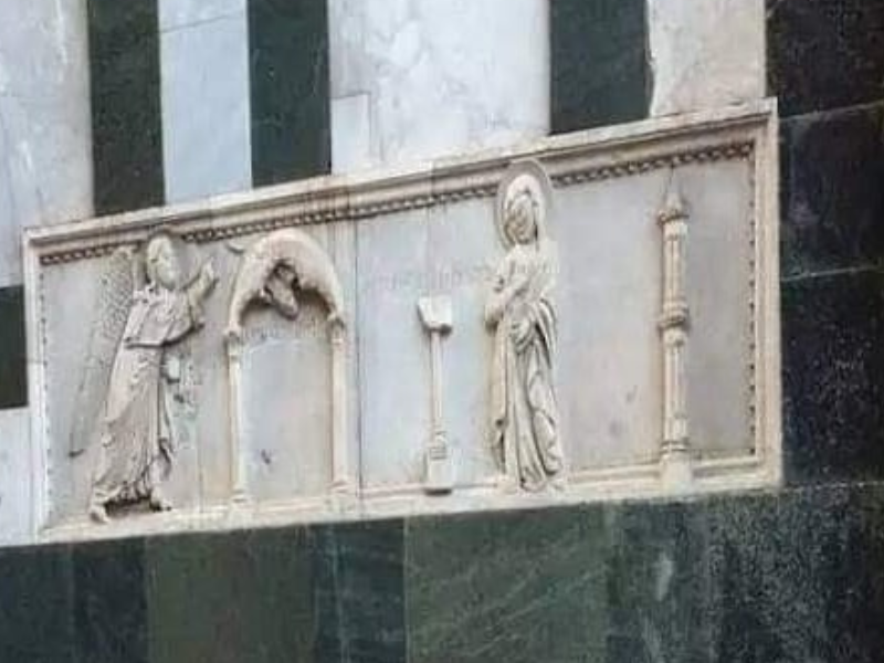 Annunciazione sul fianco del Duomo di Firenze