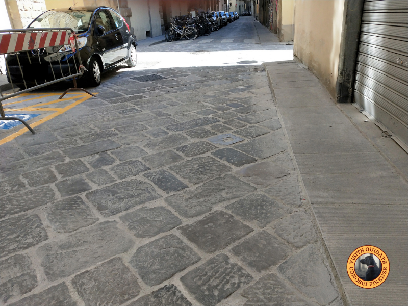 Via Pandolfini con la pavimentazione completamente rifatta
