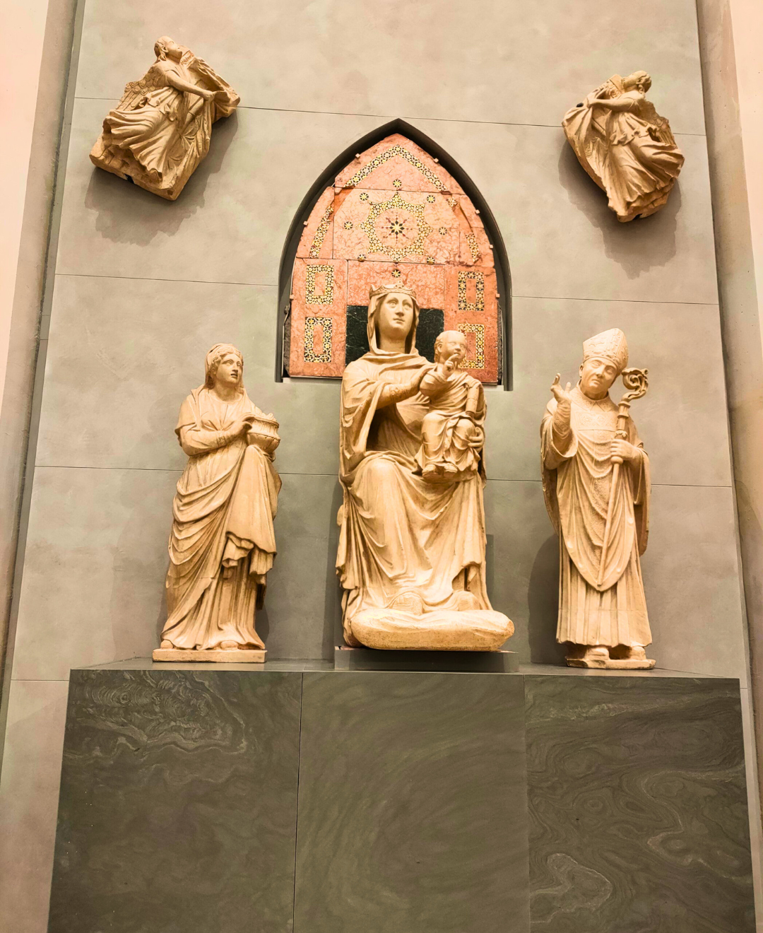 Arnolfo di Cambio è stato un Architetto pioniere rinascimentale e anche uno Scultore medievale