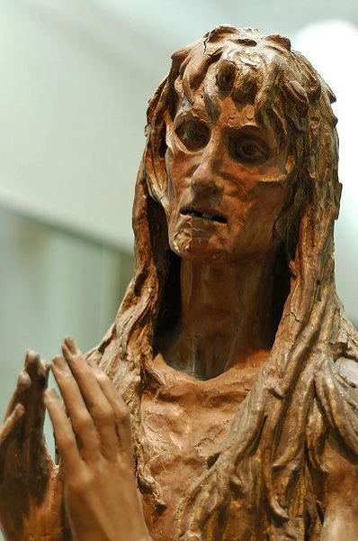 Maddalena penitente, Donatello, 1453-1455, legno di pioppo bianco, h 188 cm, Museo dellâ€™Opera del Duomo, Firenze.