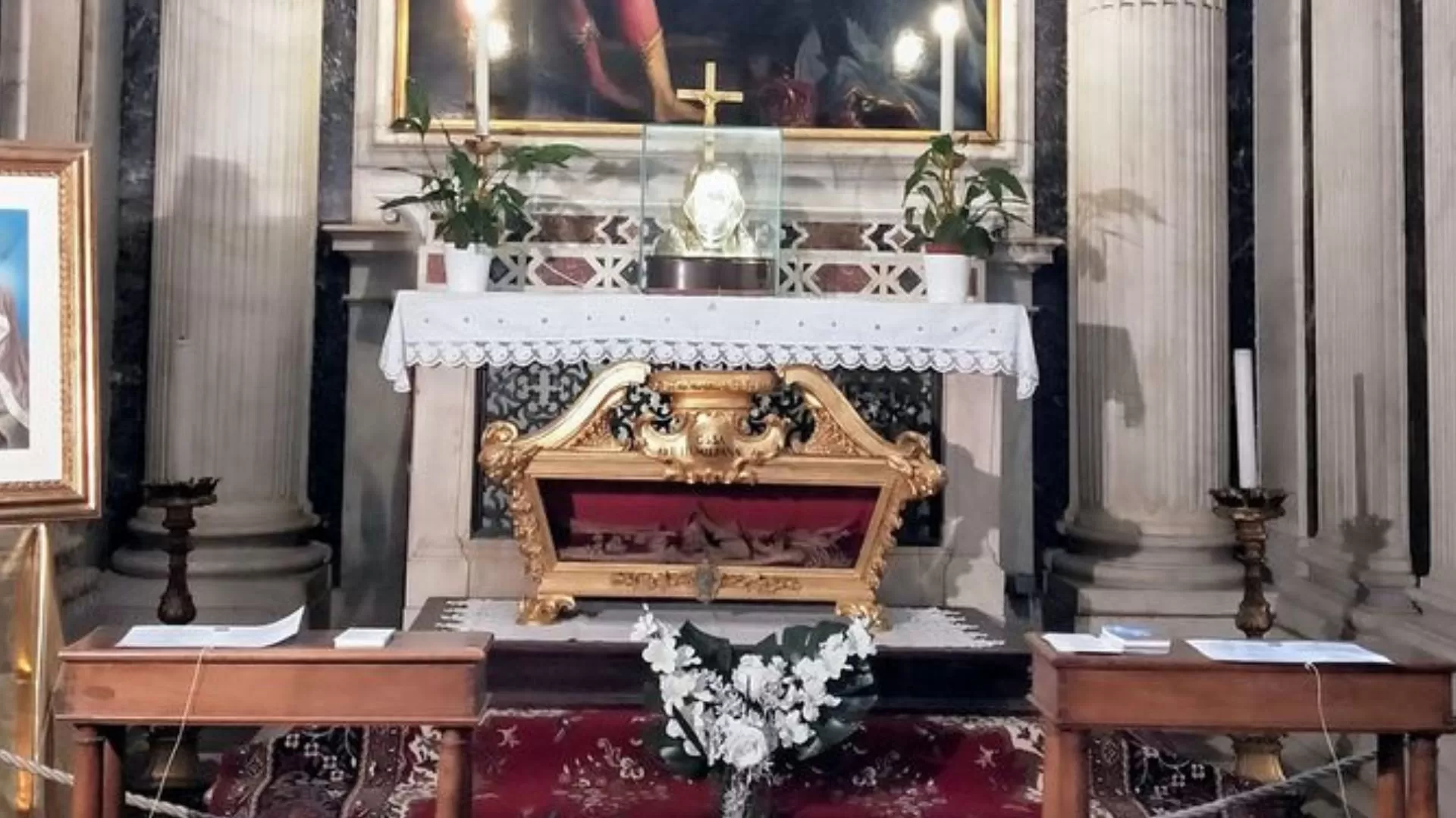 Il reliquiario, realizzato tra il 1370 e il 1380 raffigura la Beata Umiliana nella Chiesa di Santa Croce a Firenze